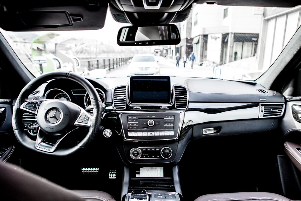 벤츠 GLE 63 AMG 시승기 - 스포츠카와 SUV의 교차점 관련 이미지 9