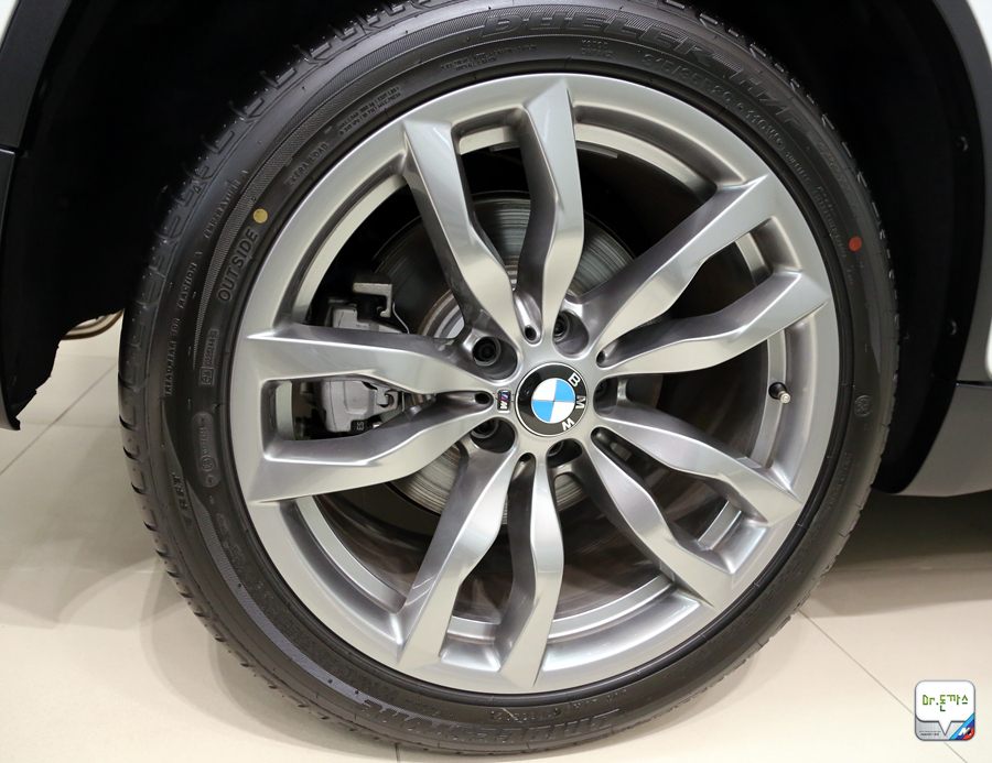 [X6 M50d] 국내에 상륙한 BMW 디젤의 끝판왕을 우연히 만나다! (M550d+X5 M50d+X6 M50d = M performance) 관련 이미지 23