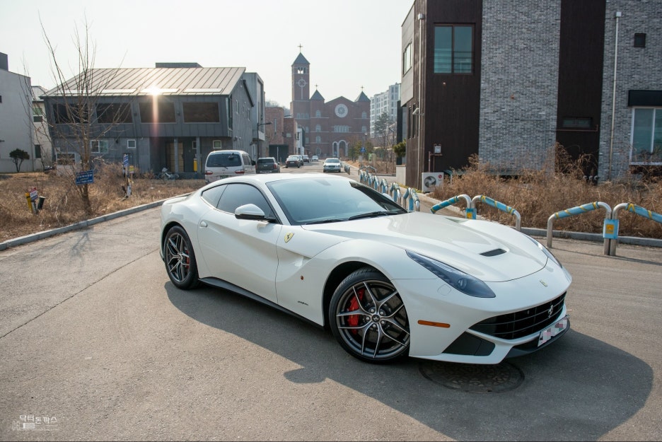 페라리 F12 베를리네타 시승기-플래그쉽 페라리의 진가! 관련 이미지 48