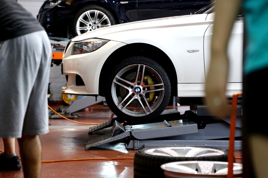 BMW e90 320d 블랙엔 화이트 에디션 하루에 두번 휠 바꾸다!! ( 광명 ez 타이어+ 산본 스타일+ 동판교 맛집+ 커피그리고사람들+브런치) 관련 이미지 63