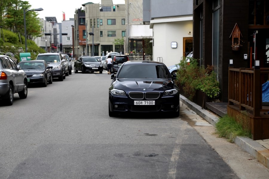 BMW e90 320d 블랙엔 화이트 에디션 하루에 두번 휠 바꾸다!! ( 광명 ez 타이어+ 산본 스타일+ 동판교 맛집+ 커피그리고사람들+브런치) 관련 이미지 33