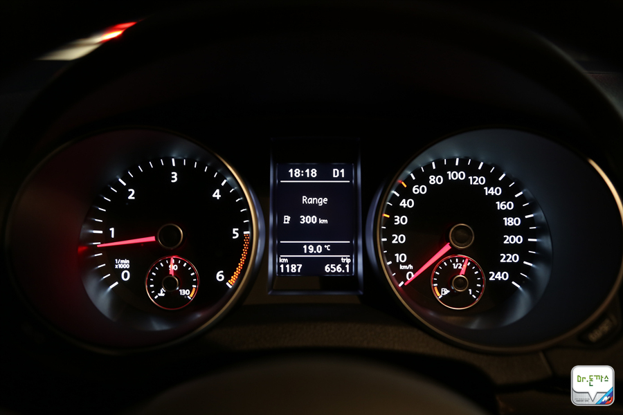 [비교시승기] BMW 뉴 1시리즈 해치백 vs 폭스바겐 골프 관련 이미지 64