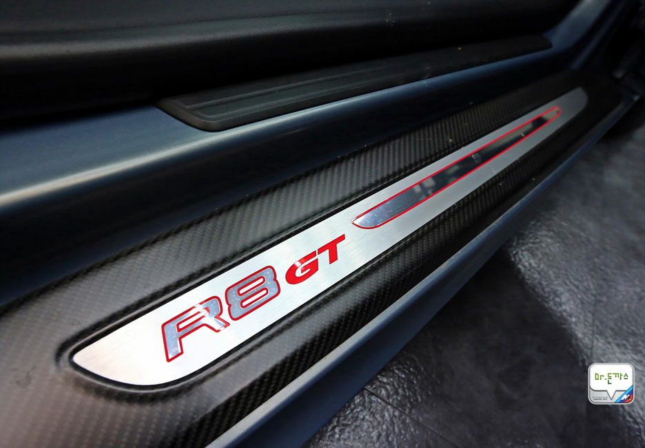 잘 팔리는차와 안 팔리는차! 아우디 A6 3.0 TFSI vs 아우디 R8 GT 스파이더 관련 이미지 33