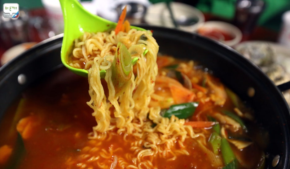 [ 애스턴마틴 db9 ] 위기속에서도 꿋꿋하게 그 명맥을 이어온 영국의 스포츠카! 영화 007시리즈의 본드카! 관련 이미지 27