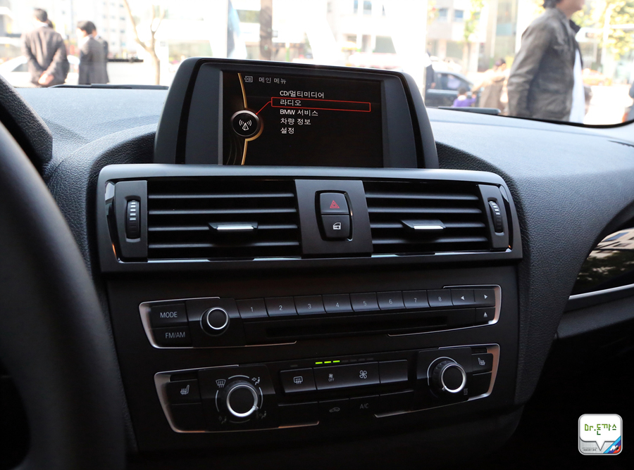 [비교시승기] BMW 뉴 1시리즈 해치백 vs 폭스바겐 골프 관련 이미지 22