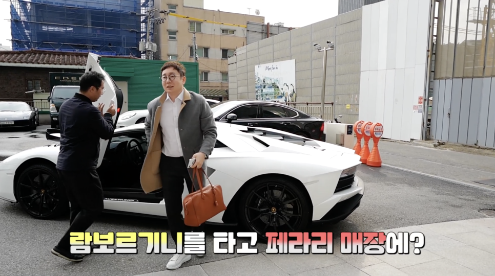 또 샀습니다. 페라리 마니아가 만든 단 한 대뿐인 페라리 812 슈퍼패스트 | 오프라이드 오가나 ( Ferrari 812superfast) 관련 이미지 2
