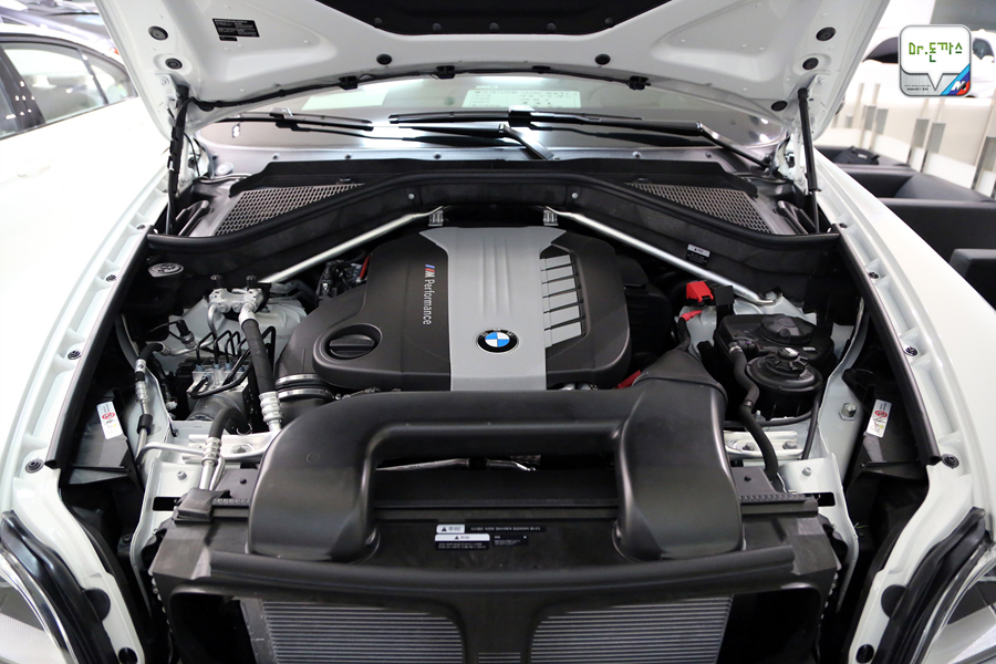 [X6 M50d] 국내에 상륙한 BMW 디젤의 끝판왕을 우연히 만나다! (M550d+X5 M50d+X6 M50d = M performance) 관련 이미지 59