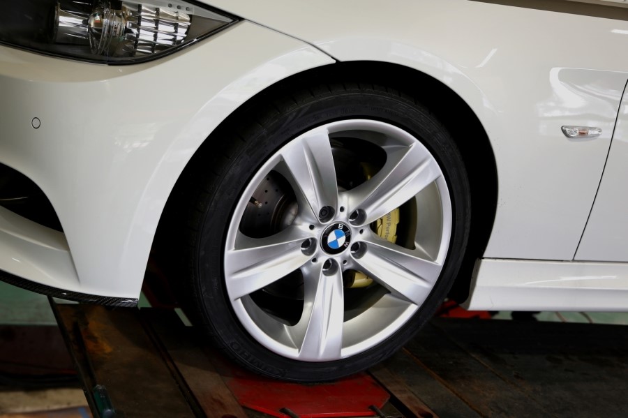 BMW e90 320d 블랙엔 화이트 에디션 하루에 두번 휠 바꾸다!! ( 광명 ez 타이어+ 산본 스타일+ 동판교 맛집+ 커피그리고사람들+브런치) 관련 이미지 26