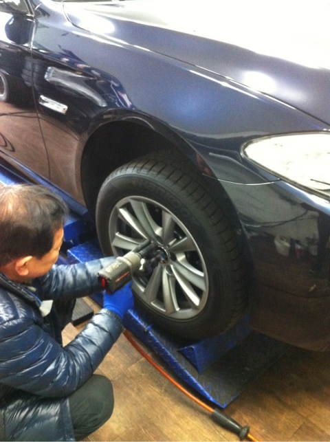 BMW f10 535d 런플렛 타이어로 돌아가기~ bmw 535d 18인치 350M 휠 장착 관련 이미지 3