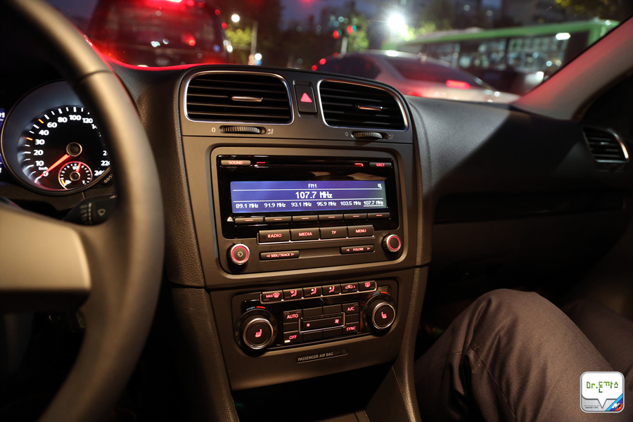 [비교시승기] BMW 뉴 1시리즈 해치백 vs 폭스바겐 골프 관련 이미지 65