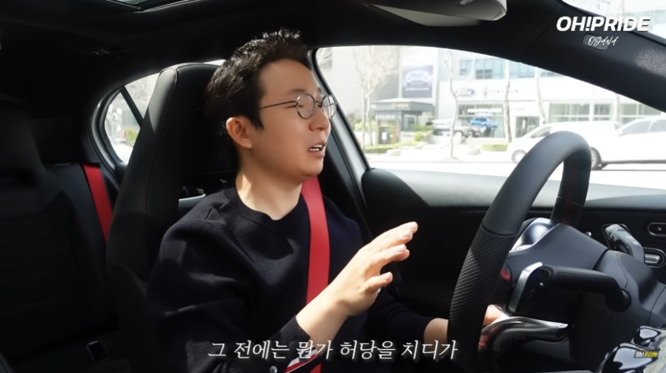 벤츠 A45 AMG 말이 필요 없는 최고의 벤츠 펀카 관련 이미지 21
