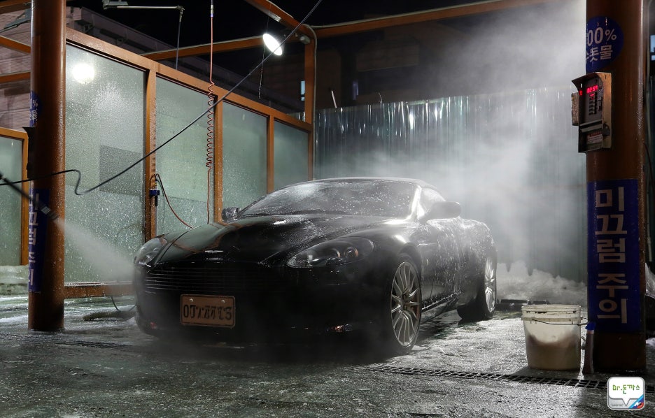 [ 애스턴마틴 db9 ] 위기속에서도 꿋꿋하게 그 명맥을 이어온 영국의 스포츠카! 영화 007시리즈의 본드카! 관련 이미지 3