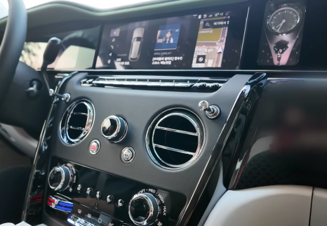 Why I Chose Rolls-Royce Instead of Bentley (Cullinan Black Badge Series II) image 8