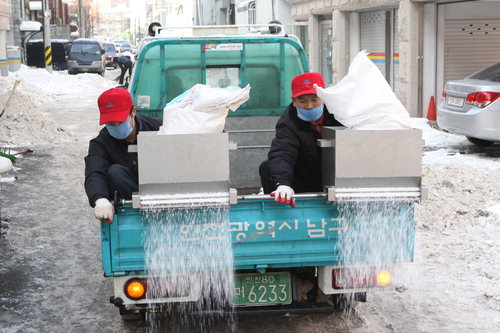[겨울철 세차 요령] 염화칼슘 제거가 필요한 이유! 물없이 세차가 가능할까? 관련 이미지 2