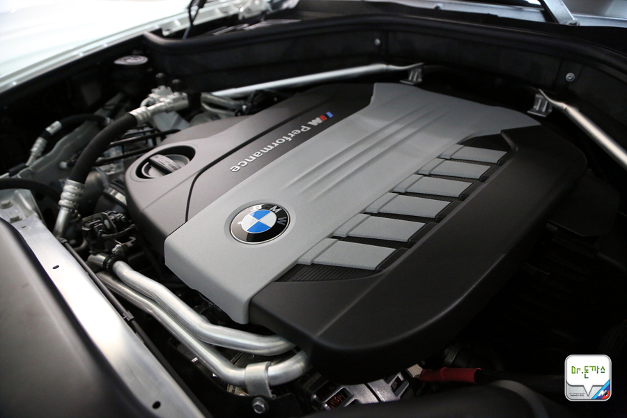 [X6 M50d] 국내에 상륙한 BMW 디젤의 끝판왕을 우연히 만나다! (M550d+X5 M50d+X6 M50d = M performance) 관련 이미지 60
