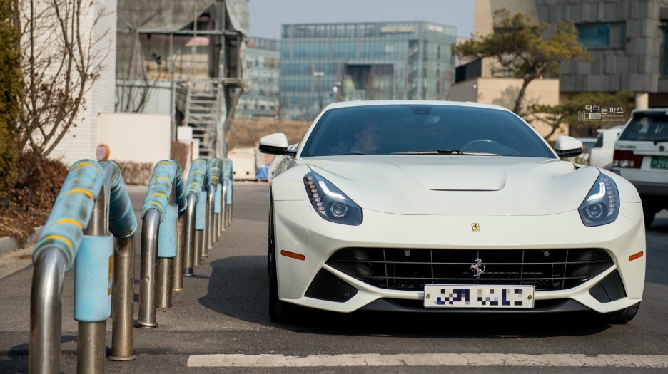 페라리 F12 베를리네타 시승기-플래그쉽 페라리의 진가! 관련 이미지 2