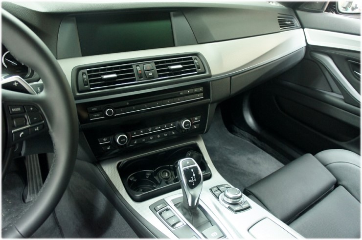 BMW f10 535d 블랙박스 작업 ( BMW 535d + 블랙박스 + 파인뷰 + 블랙뷰 + 키네틱 + 나가레스 아이솔레이터 + 상시전원) 관련 이미지 5
