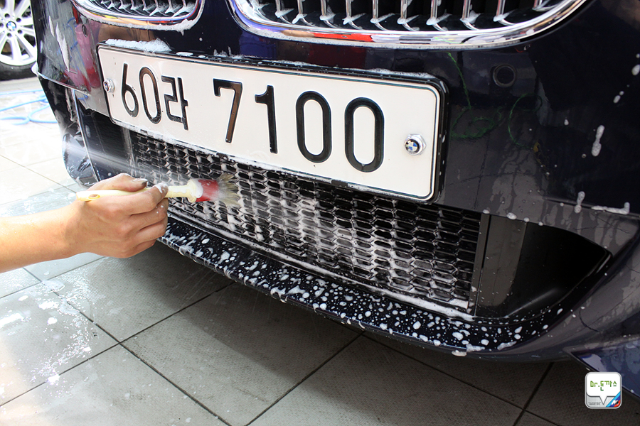 BMW F10 535d 치료하기! 광택작업 후기! (베스트샤인 오토팩토리 + 차량 흠집 제거+주차장테러 범인검거!+ 동판교까페+오시정) 관련 이미지 32