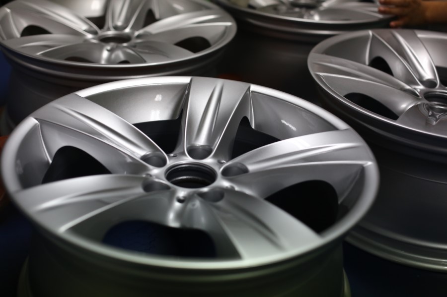 BMW e90 320d 블랙엔 화이트 에디션 하루에 두번 휠 바꾸다!! ( 광명 ez 타이어+ 산본 스타일+ 동판교 맛집+ 커피그리고사람들+브런치) 관련 이미지 4