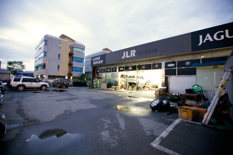 레인지로버 오토사이드스텝(전동발판) 장착 + 중고차 속 때 제거하기 (JLR모터스 그리고 퍼포먼스팩토리 수지점) 관련 이미지 2