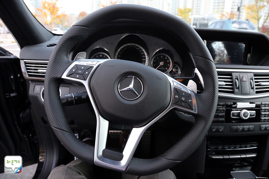 [시승기] 벤츠 e63AMG! 메르세데스 전통을 그대로 계승한 무서운 세단! + e클래스 페이스리프트 + 삼다연(논현동맛집,제주도흑돼지전문점) 관련 이미지 48