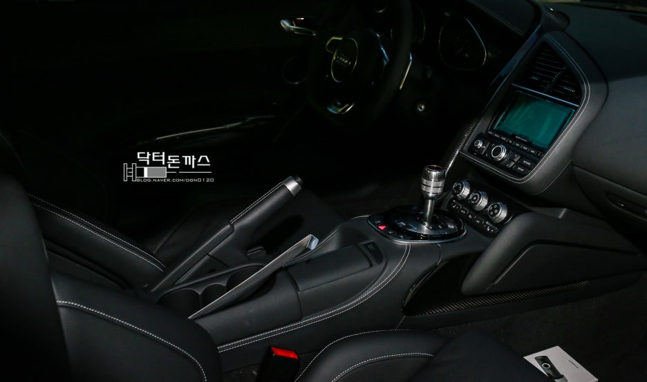 아우디 R8 V10 플러스 쿠페 출고이야기. 관련 이미지 13