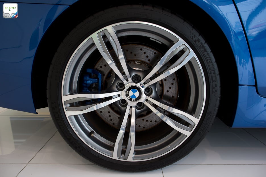 BMW M5 시승기. 괴물세단의 과거 그리고 현재(E39 M5,E60 M5,F10 M5). 관련 이미지 47