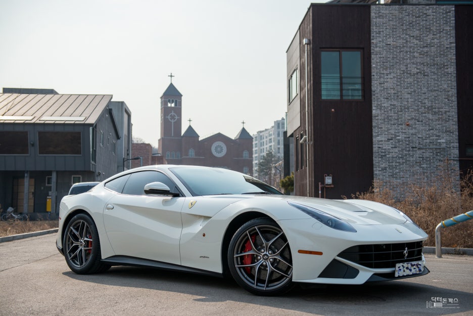 닥터돈까스는 시승중 5화-페라리 f12 베를리네타 ferrari f12 berlinetta 관련 이미지 1