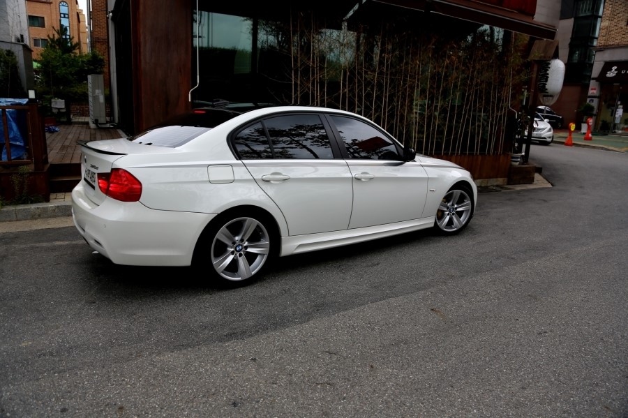 BMW e90 320d 블랙엔 화이트 에디션 하루에 두번 휠 바꾸다!! ( 광명 ez 타이어+ 산본 스타일+ 동판교 맛집+ 커피그리고사람들+브런치) 관련 이미지 36