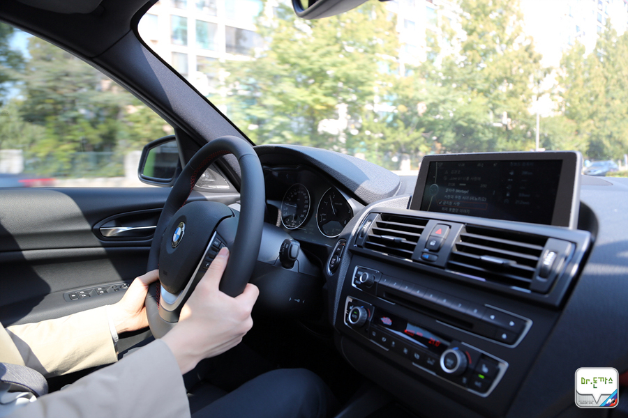[비교시승기] BMW 뉴 1시리즈 해치백 vs 폭스바겐 골프 관련 이미지 45