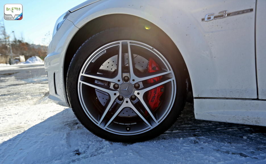 [시승기] c63 amg 쿠페 퍼포먼스 패키지 시승기 + 닥터돈까스와 오사모디(BMW 535d)가 드리는 새해인사 관련 이미지 15