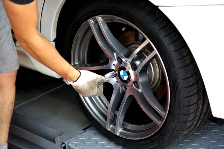 BMW e90 320d 블랙엔 화이트 에디션 하루에 두번 휠 바꾸다!! ( 광명 ez 타이어+ 산본 스타일+ 동판교 맛집+ 커피그리고사람들+브런치) 관련 이미지 68