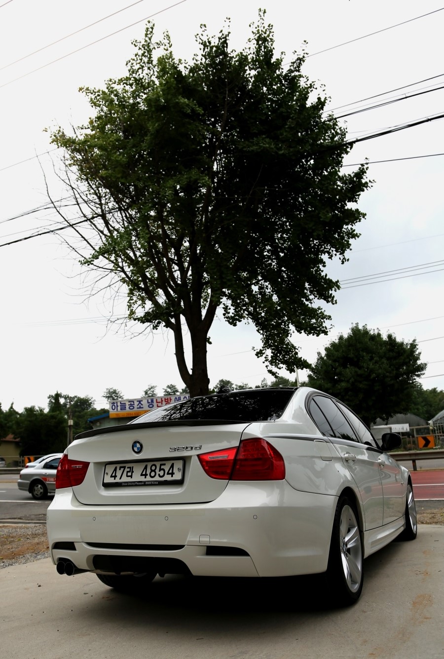 BMW e90 320d 블랙엔 화이트 에디션 하루에 두번 휠 바꾸다!! ( 광명 ez 타이어+ 산본 스타일+ 동판교 맛집+ 커피그리고사람들+브런치) 관련 이미지 30