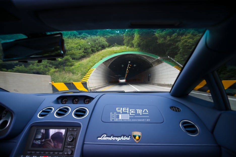 람보르기니 시승기. 람보르기니 가야르도 스파이더 시승기. 황소와의 투우시합. 관련 이미지 49