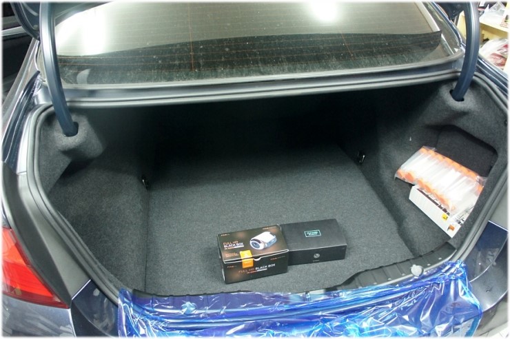 BMW f10 535d 블랙박스 작업 ( BMW 535d + 블랙박스 + 파인뷰 + 블랙뷰 + 키네틱 + 나가레스 아이솔레이터 + 상시전원) 관련 이미지 8