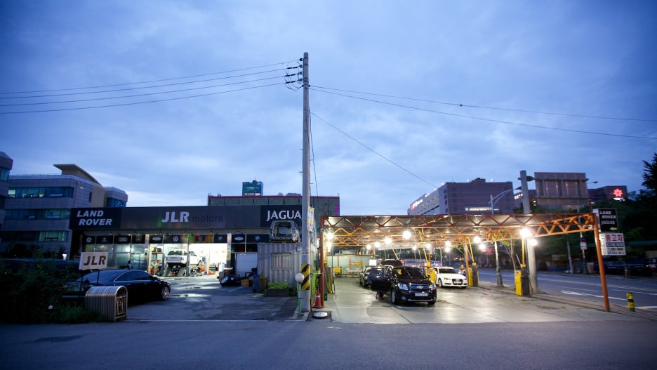레인지로버 오토사이드스텝(전동발판) 장착 + 중고차 속 때 제거하기 (JLR모터스 그리고 퍼포먼스팩토리 수지점) 관련 이미지 1