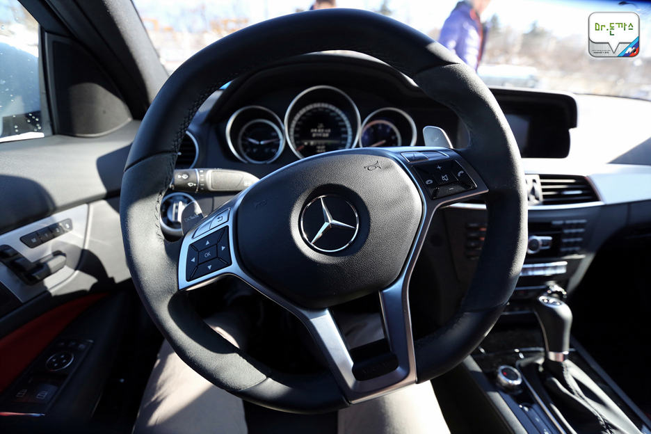 [시승기] c63 amg 쿠페 퍼포먼스 패키지 시승기 + 닥터돈까스와 오사모디(BMW 535d)가 드리는 새해인사 관련 이미지 23