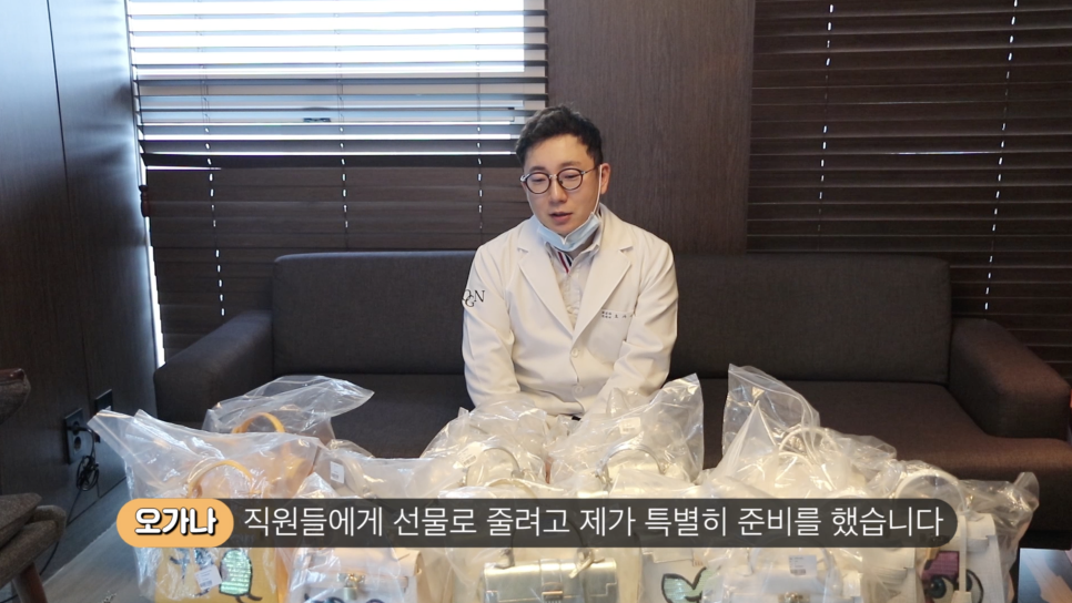 "여기서부터 여기까지 다주세요" 이남자가 돈 쓰는 방법(feat.딸기바자회) | 오프라이드오가나 페라리488스파이더(ferrari 488 Spider) 관련 이미지 10