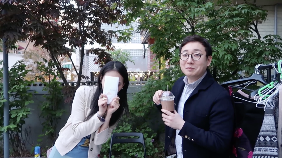 "여기서부터 여기까지 다주세요" 이남자가 돈 쓰는 방법(feat.딸기바자회) | 오프라이드오가나 페라리488스파이더(ferrari 488 Spider) 관련 이미지 9
