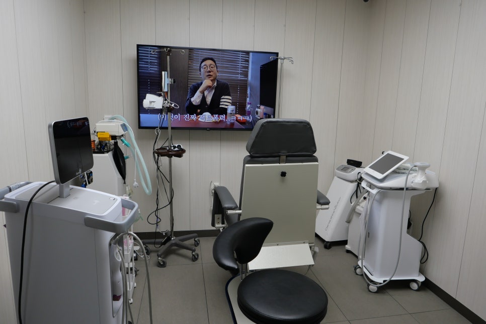 눈가주름 보톡스 하기전 알면 좋은 3가지 관련 이미지 9
