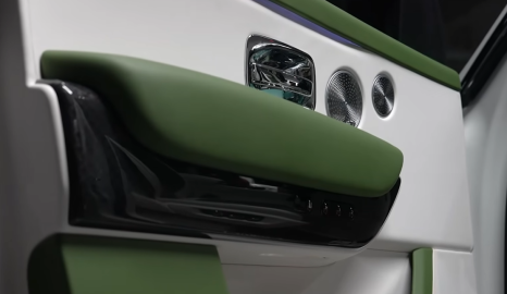 Why I Chose Rolls-Royce Instead of Bentley (Cullinan Black Badge Series II) image 7