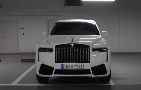 Why I Chose Rolls-Royce Instead of Bentley (Cullinan Black Badge Series II) image 2