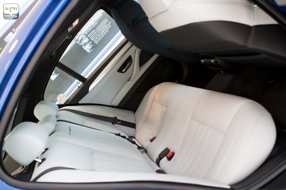 BMW M5 시승기. 괴물세단의 과거 그리고 현재(E39 M5,E60 M5,F10 M5). 관련 이미지 55
