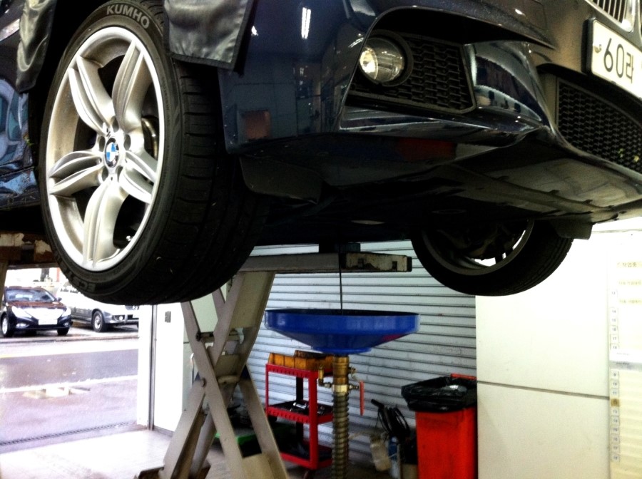 BMW f10 535d 엔진오일 첫번째 BSI+BMW 분당 코오롱 서비스 센터 방문기+640i 컨버터블 구경기+캐스트롤 엔진오일(Castrol EDGE Professional BMW LL04 0W-30)+리퀴몰리 첨가제 세라텍 관련 이미지 29