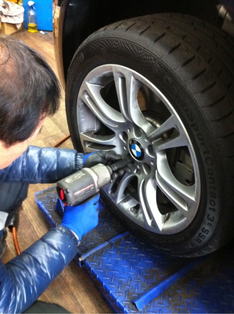 BMW f10 535d 런플렛 타이어로 돌아가기~ bmw 535d 18인치 350M 휠 장착 관련 이미지 5