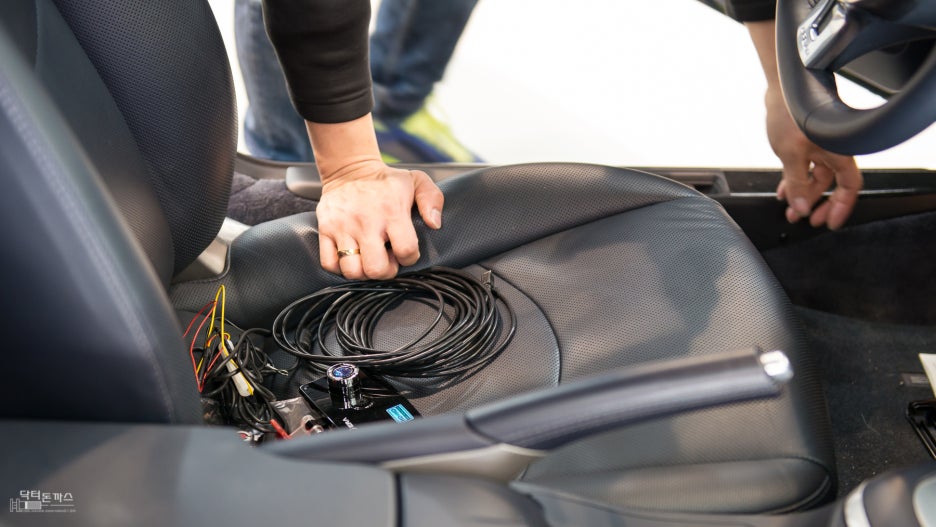 오랜 경력의 전문 튜닝샵 트리튠에서 포르쉐 작업하기-틴팅,뷰게라 블랙박스 관련 이미지 38