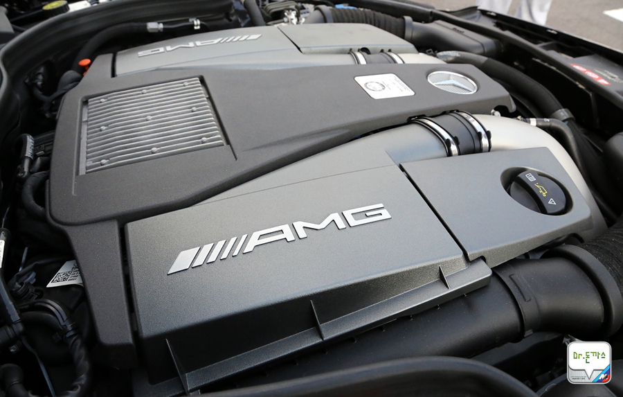 [시승기] 벤츠 e63AMG! 메르세데스 전통을 그대로 계승한 무서운 세단! + e클래스 페이스리프트 + 삼다연(논현동맛집,제주도흑돼지전문점) 관련 이미지 15