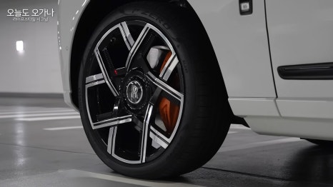 Why I Chose Rolls-Royce Instead of Bentley (Cullinan Black Badge Series II) image 5