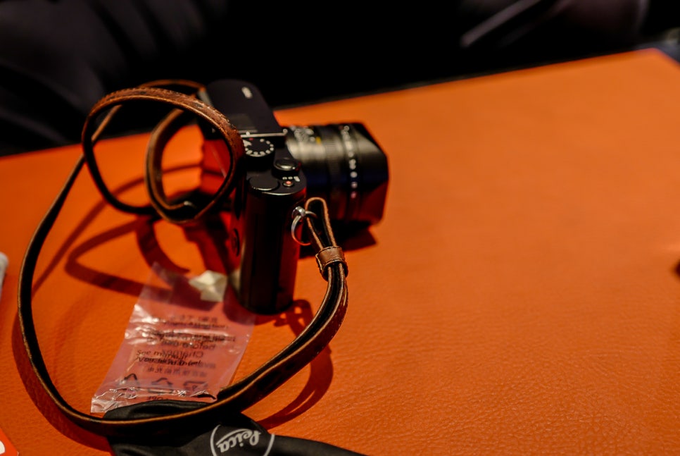 한정판 라이카Q 타조 에디션 구매 및 개봉기 LEICA Q à la carte Ostrich Style Embossed via 반도카메라 관련 이미지 27