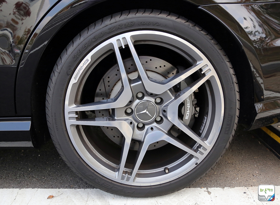 [시승기] 벤츠 e63AMG! 메르세데스 전통을 그대로 계승한 무서운 세단! + e클래스 페이스리프트 + 삼다연(논현동맛집,제주도흑돼지전문점) 관련 이미지 24